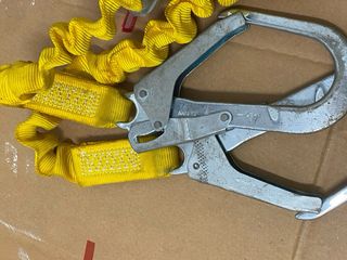 Arnés de seguridad con eslinga
