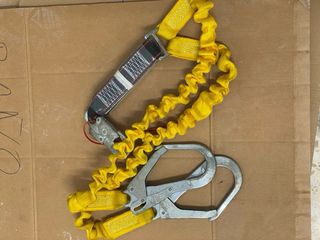 Arnés de seguridad con eslinga