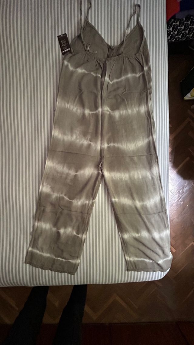 Pantalón peto hippi Verde y Blanco. Con etiqueta