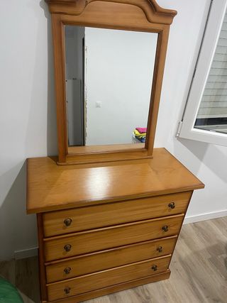 Cassettiera in legno con specchio