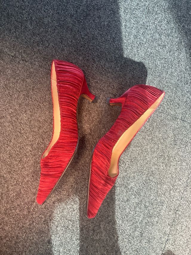 Zapatos de tacón rojos