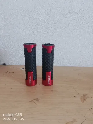 Puños Vespa Piaggio Rojos y Negros