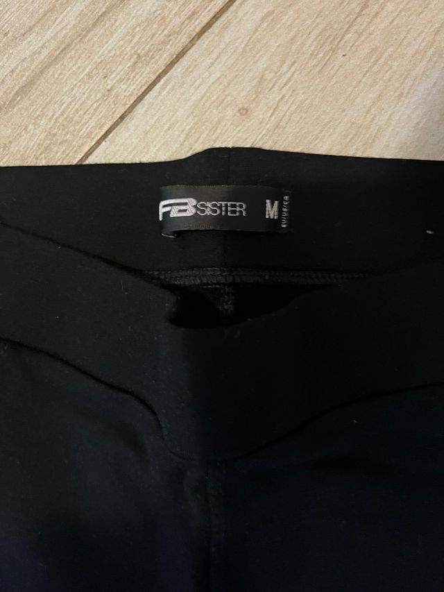 Pantalones tipo leggins negros mujer