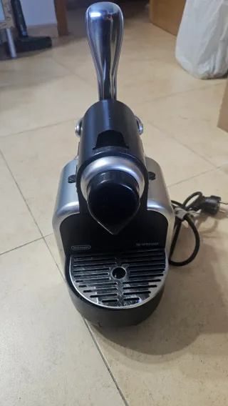 Cafetera Nespresso DeLonghi