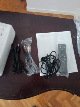 Proyector QKK Mini Blanco 1080P