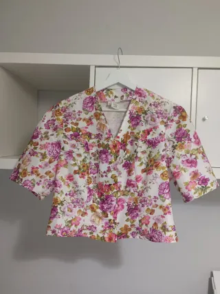 Blusa corta estampada flores