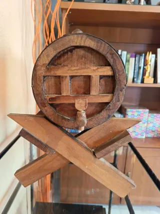 Barrica de vino antigua de madera