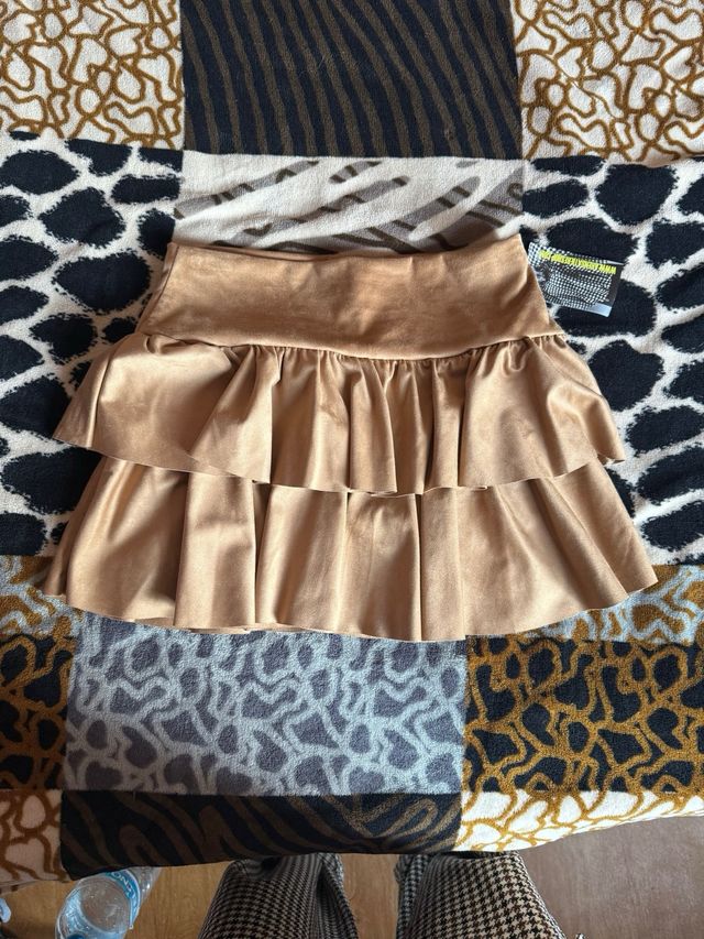 Falda volantes ante beige/dorado