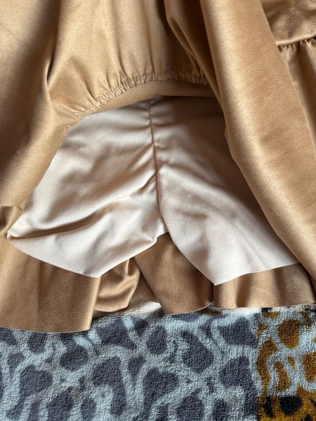 Falda volantes ante beige/dorado