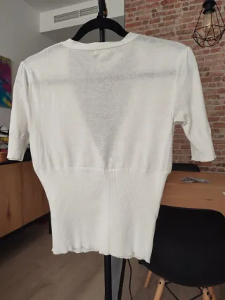 Chaquetita de punto blanca de Massimo Dutti