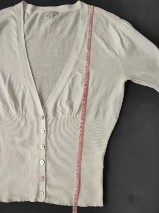 Chaquetita de punto blanca de Massimo Dutti