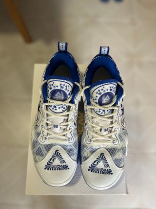 Zapatillas Baloncesto Blancas y Azules
