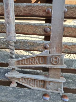 Sargento antiguo de hierro