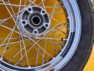 Rueda de radios trasera 16” Harley Davidson