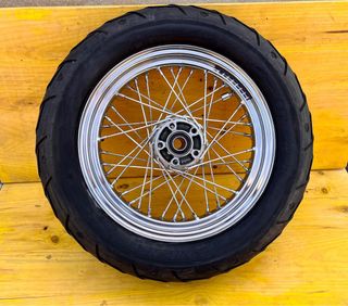 Rueda de radios trasera 16” Harley Davidson