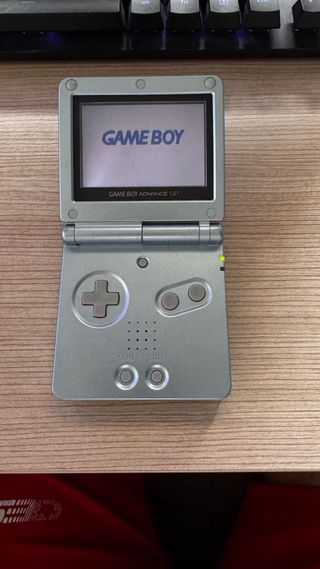 Game Boy Advance SP Plateada +Pokémon Glazed+Caja