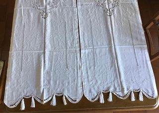 Tende antiche ricamate