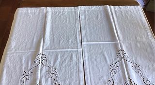 Tende antiche ricamate