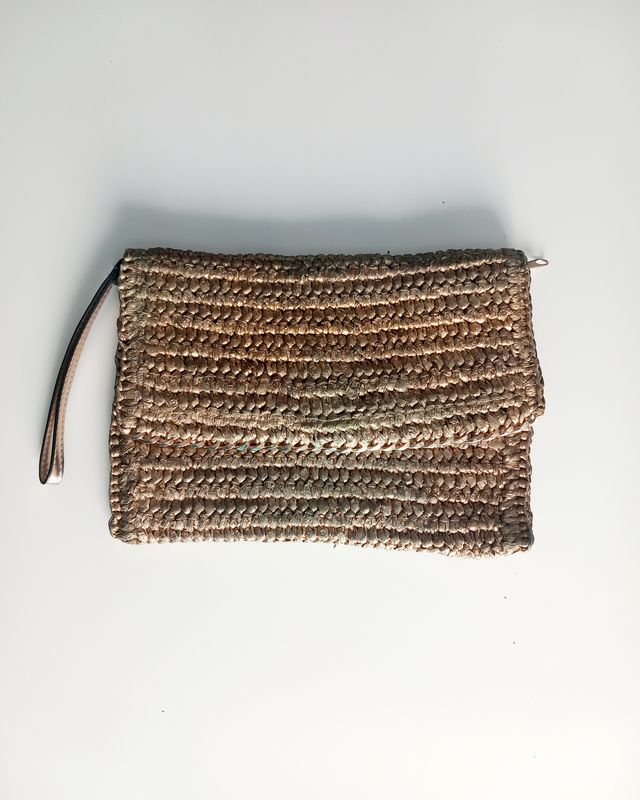 Bolso de mano dorado