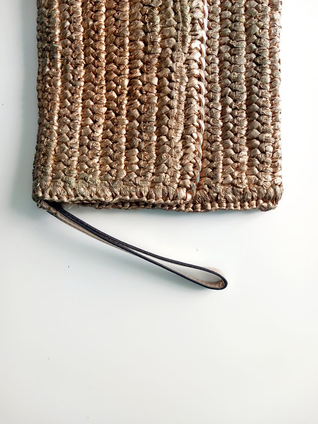 Bolso de mano dorado