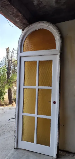 Puerta antigua con cristal biselado