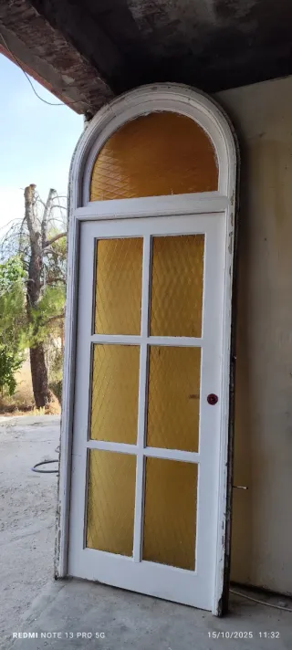 Puerta antigua con cristal biselado
