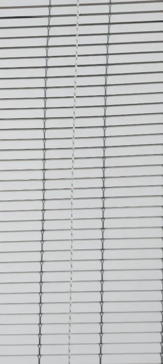 Persiana de aluminio blanca