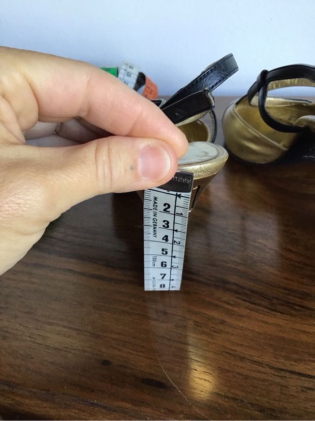 Fendi Scarpe Oro e Nere Tacco Alto