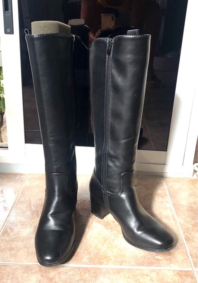 Botas altas polipiel negras