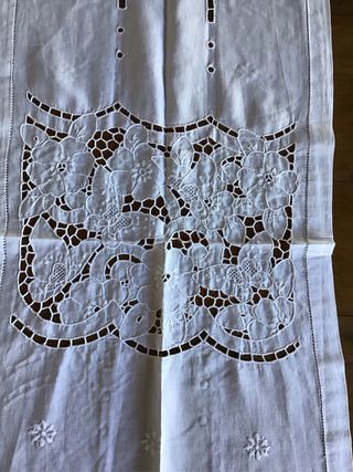 Tenda antica in cotone bianco