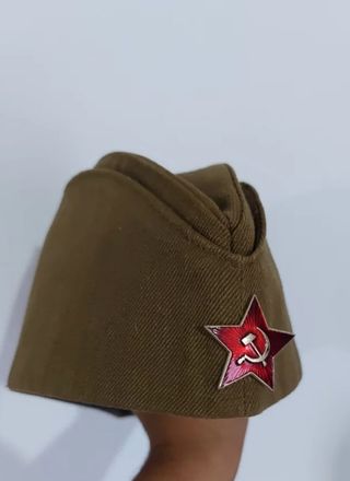 Gorro militar soviético con estrella roja