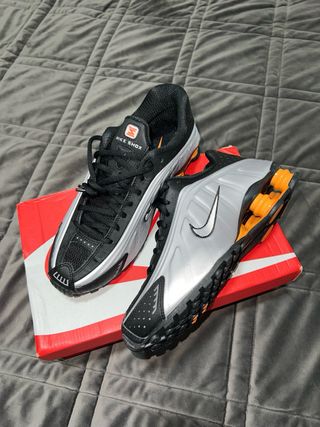 Nike Shox R4 Gris y Naranja Unisex