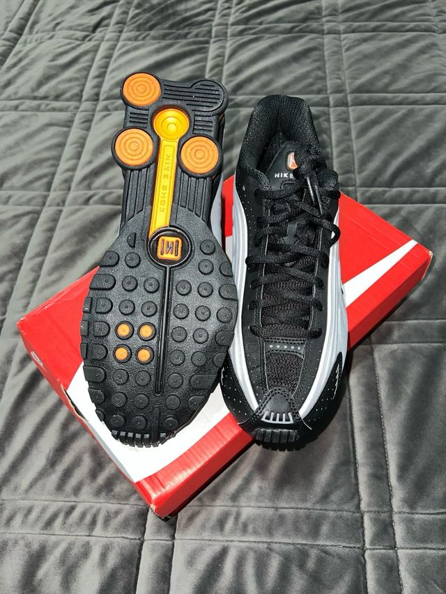 Nike Shox R4 Gris y Naranja Unisex