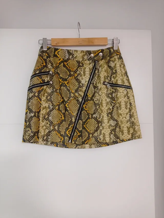 Falda mini Bershka estampado serpiente Talla S