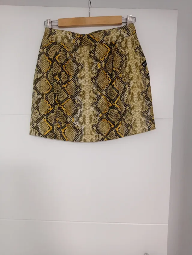 Falda mini Bershka estampado serpiente Talla S