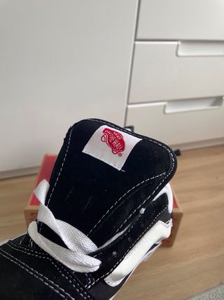 Vans Knu Skool Negras y Blancas