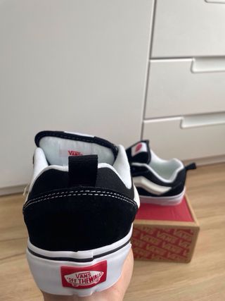 Vans Knu Skool Negras y Blancas