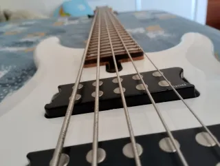 Bajo Yamaha TRBX305 de 5 cuerdas 