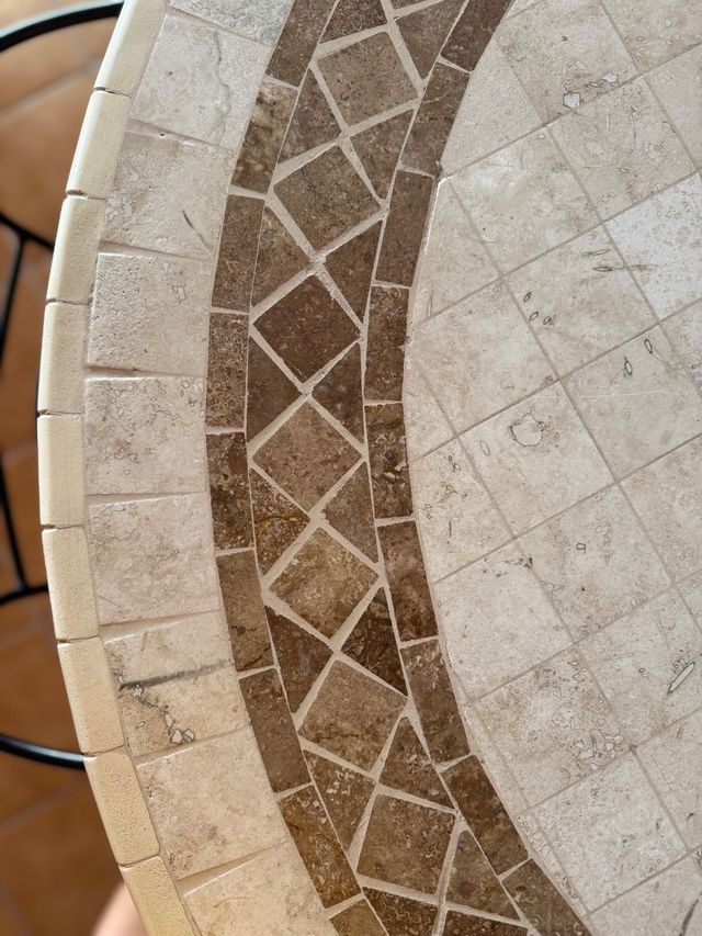 Mesa mosaico con 4 sillas de metal