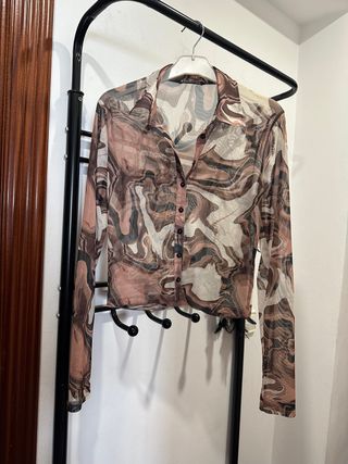 Blusa corta Stradivarius estampado