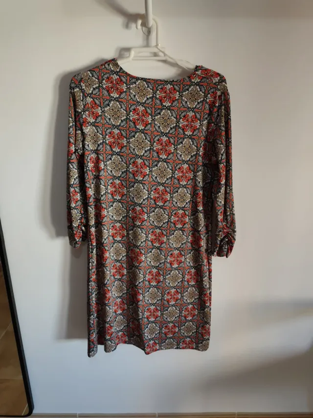 Vestido estampado cuello drapeado