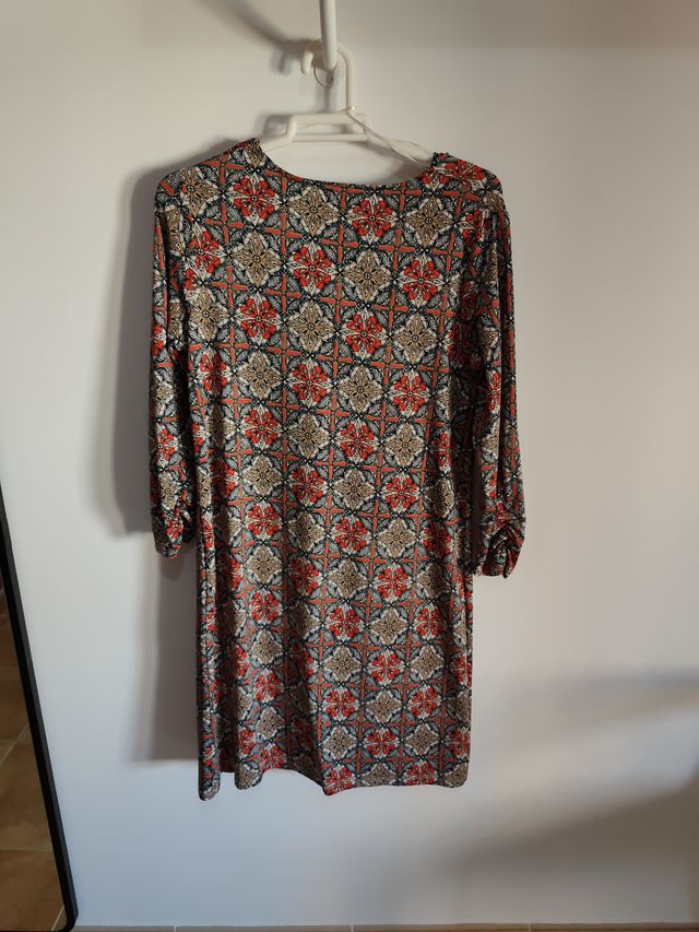 Vestido estampado cuello drapeado