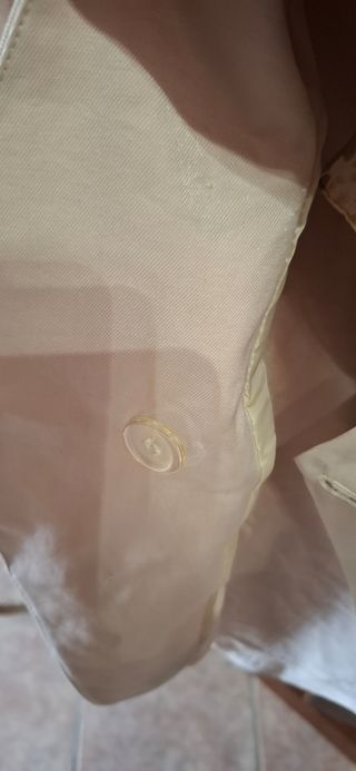 Giacca elegante beige con bottoni oro