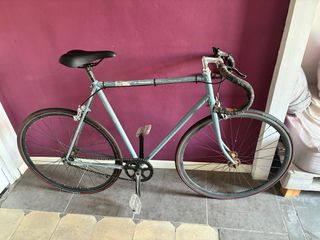 Bicicleta de carretera vintage azul