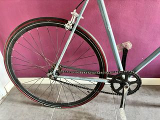 Bicicleta de carretera vintage azul