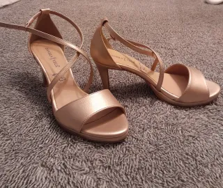 Sandalias DANIELA VEGA doradas tacón