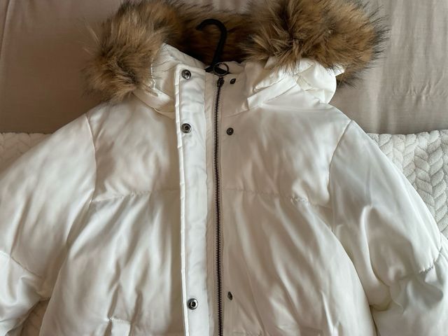 Anorak acolchado blanco con capucha