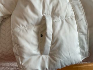 Anorak acolchado blanco con capucha