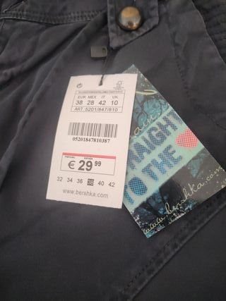 Pantalón Bershka gris mujer.
