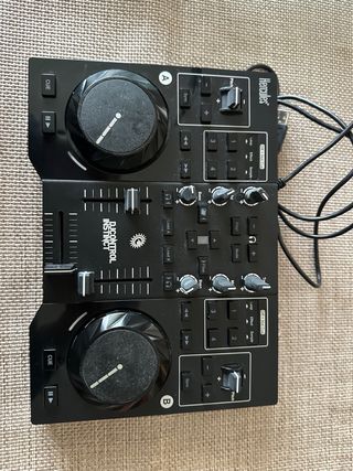 Hercules DJControl Instinct Mixer console